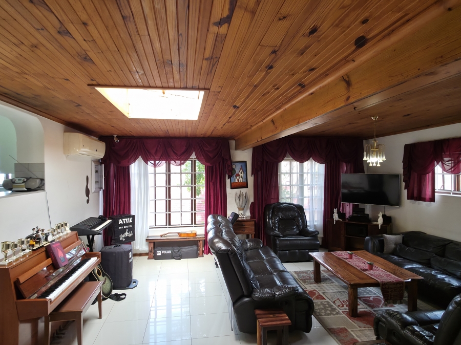 4 Bedroom Property for Sale in Noorsekloof Eastern Cape